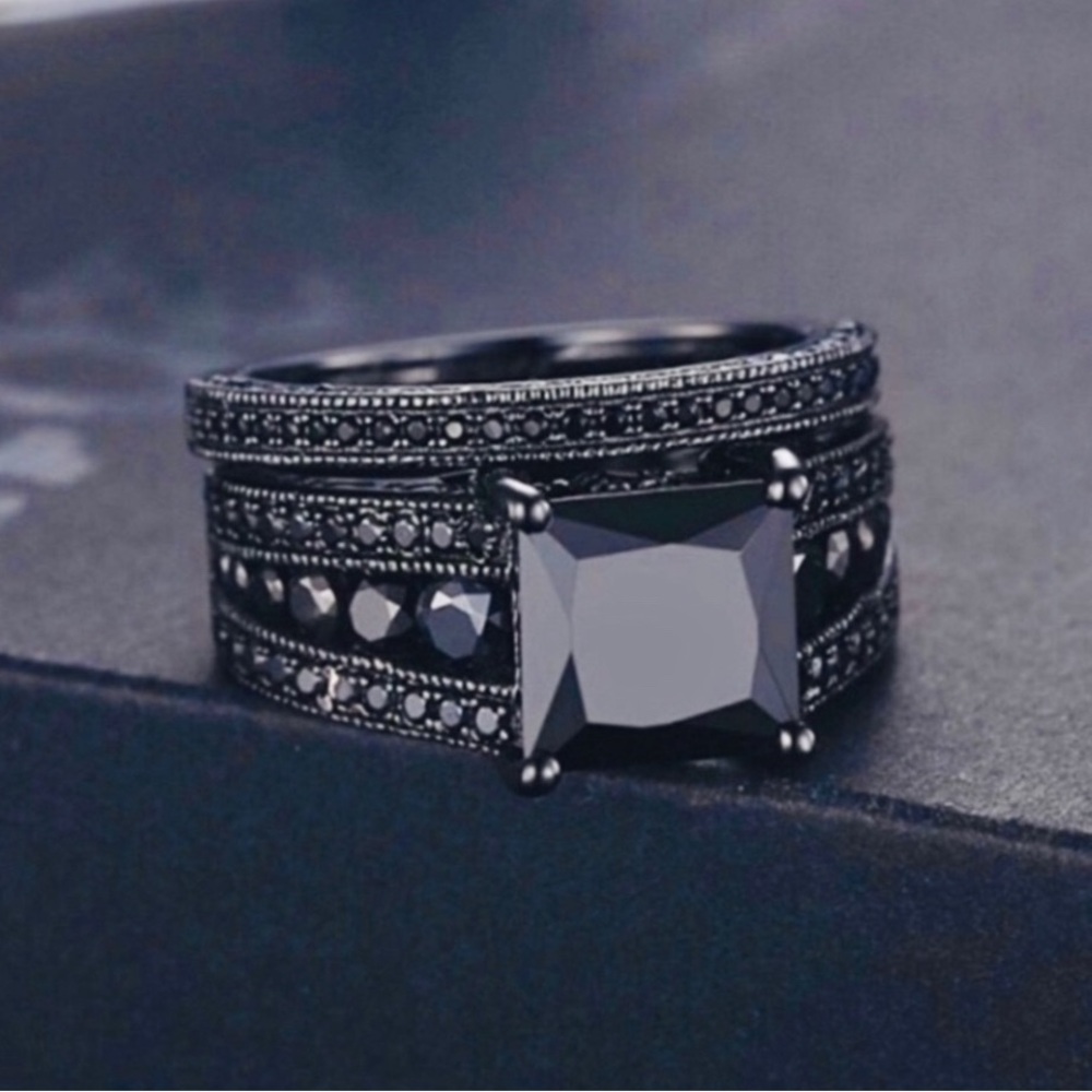 2 Ring Set, Black Sapphire Princess Cut 
18 CT GP 2 Piece Set